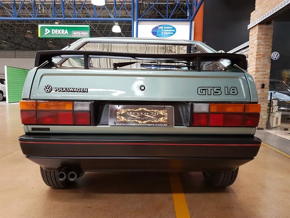 Gol GTS 1.8S 1990 em fotografia para avaliação de suspensão e rodas