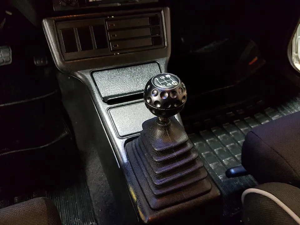 VW Gol GTS 1.8 1990 carro clássico brasileiro em registro fotográfico