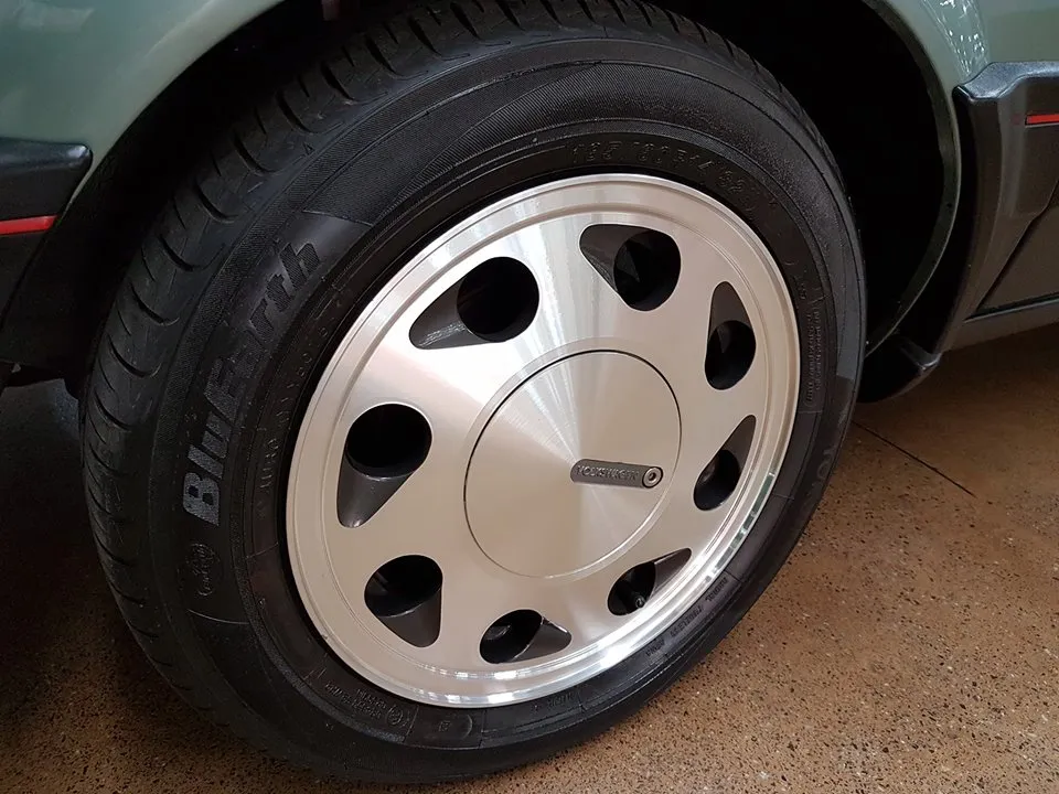 Gol GTS 1990 em fotografia para avaliação e restauração de carro antigo