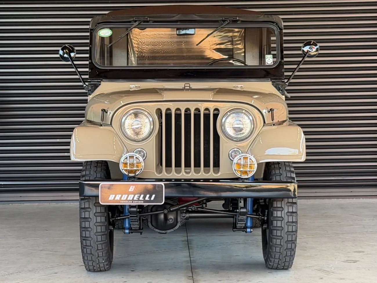 Frente do Willys Jeep CJ-5 1958 com grade faróis e eixo dianteiro